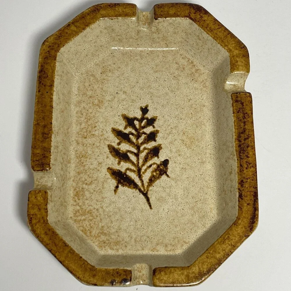 Pottery‎ Craft Ceramic Mid Century Modern Ashtray Made In USA Tan Leaf Design